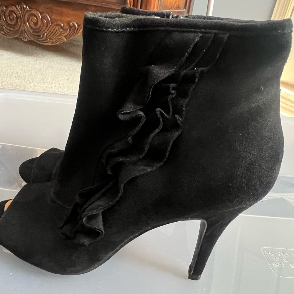 Ladies Suede Ankle Boots